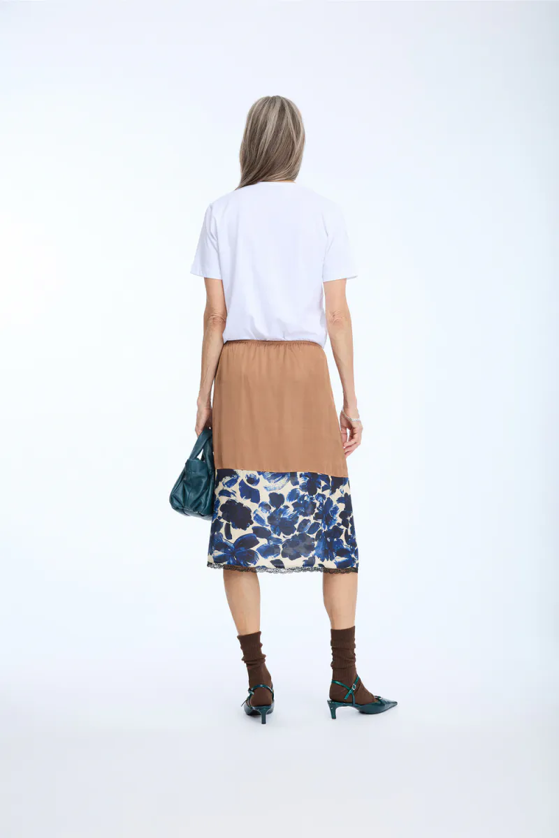 Nynne, White