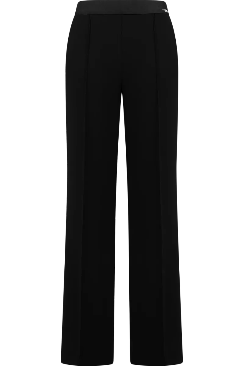 Ava, Black